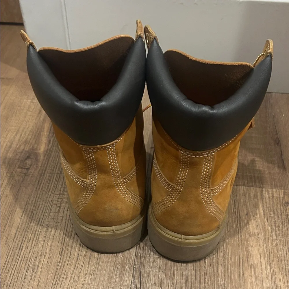 Timberland Classic Brown Boots with Yellow Laces - Picture 2 of 7